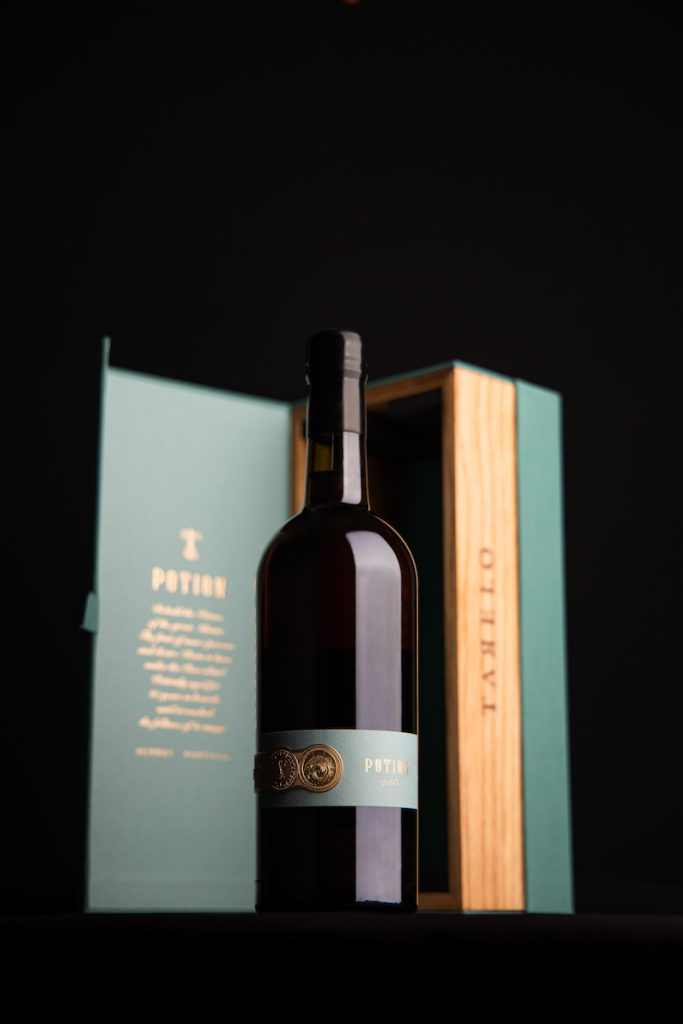 TARELO POTION LICOROSO DOS AÇORES CHEGA AO MERCADO A 900 EUROS